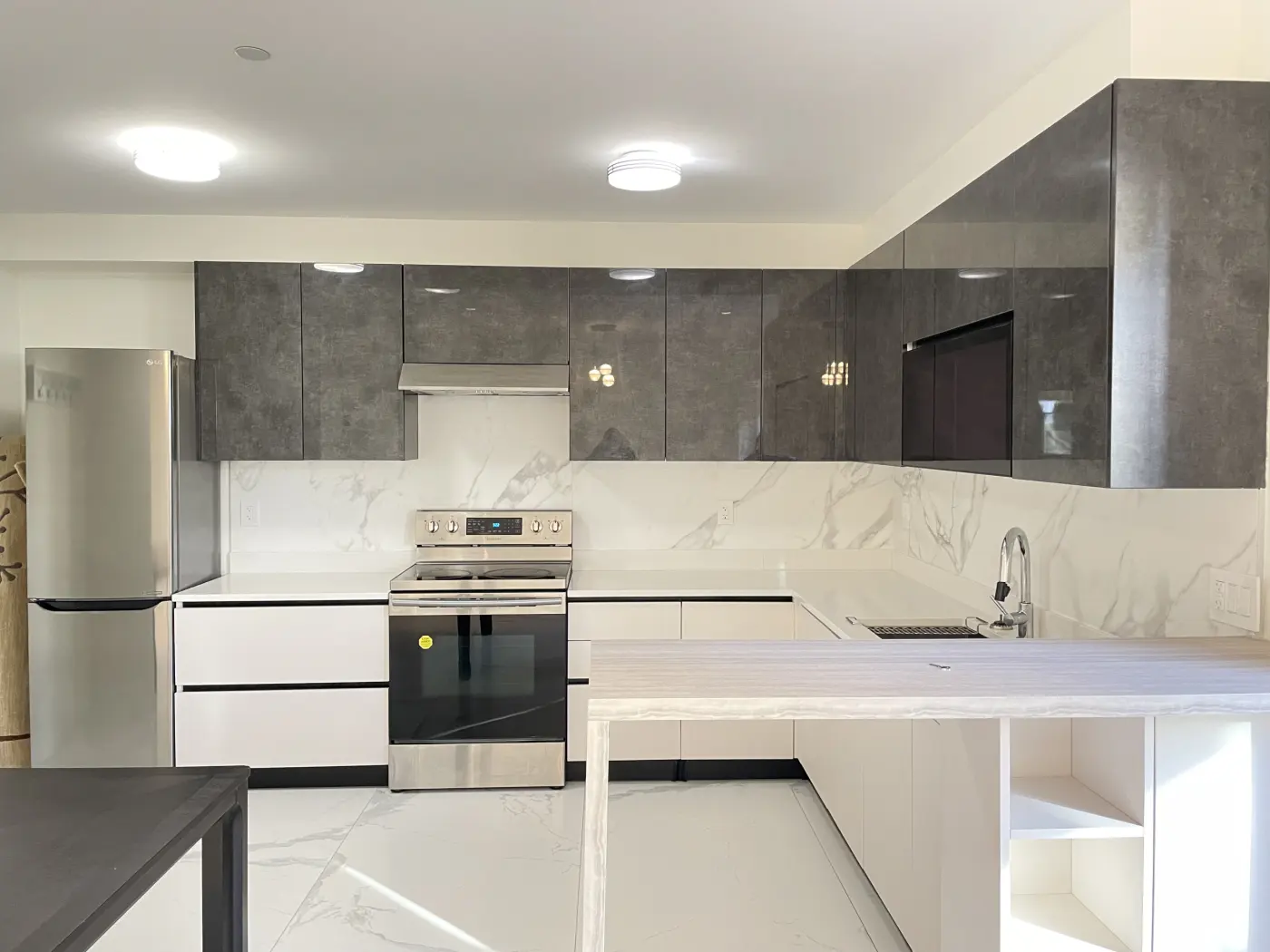 1160 Queens Avenue, West Vancouver BC V7S 2K2(Garden Suite)