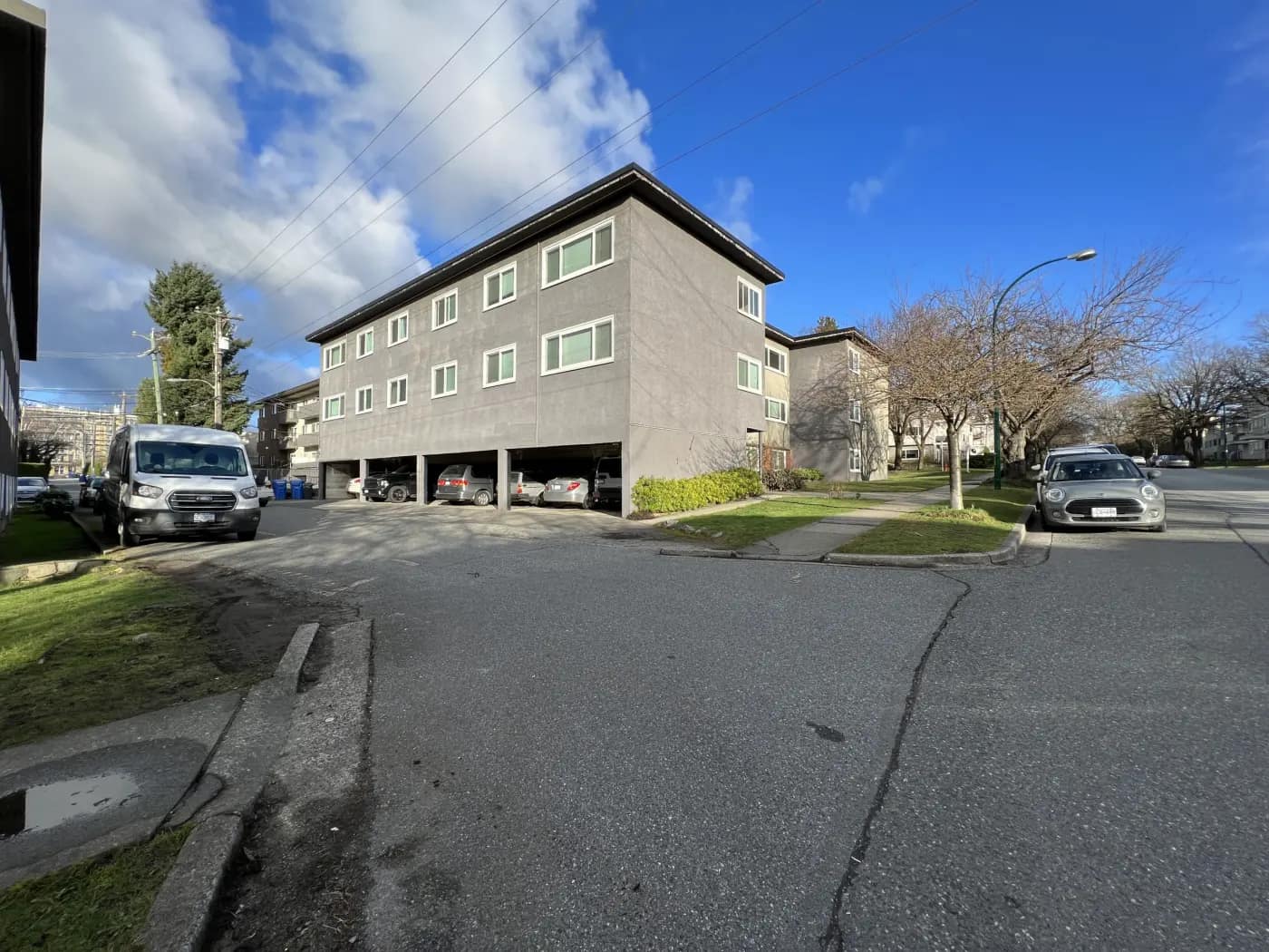 8707 Montcalm St, Vancouver, BC V6P 4R1