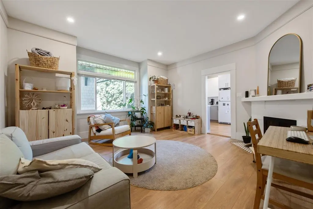 3163 W 3rd Avenue,Vancouver,BC V6K 1N2