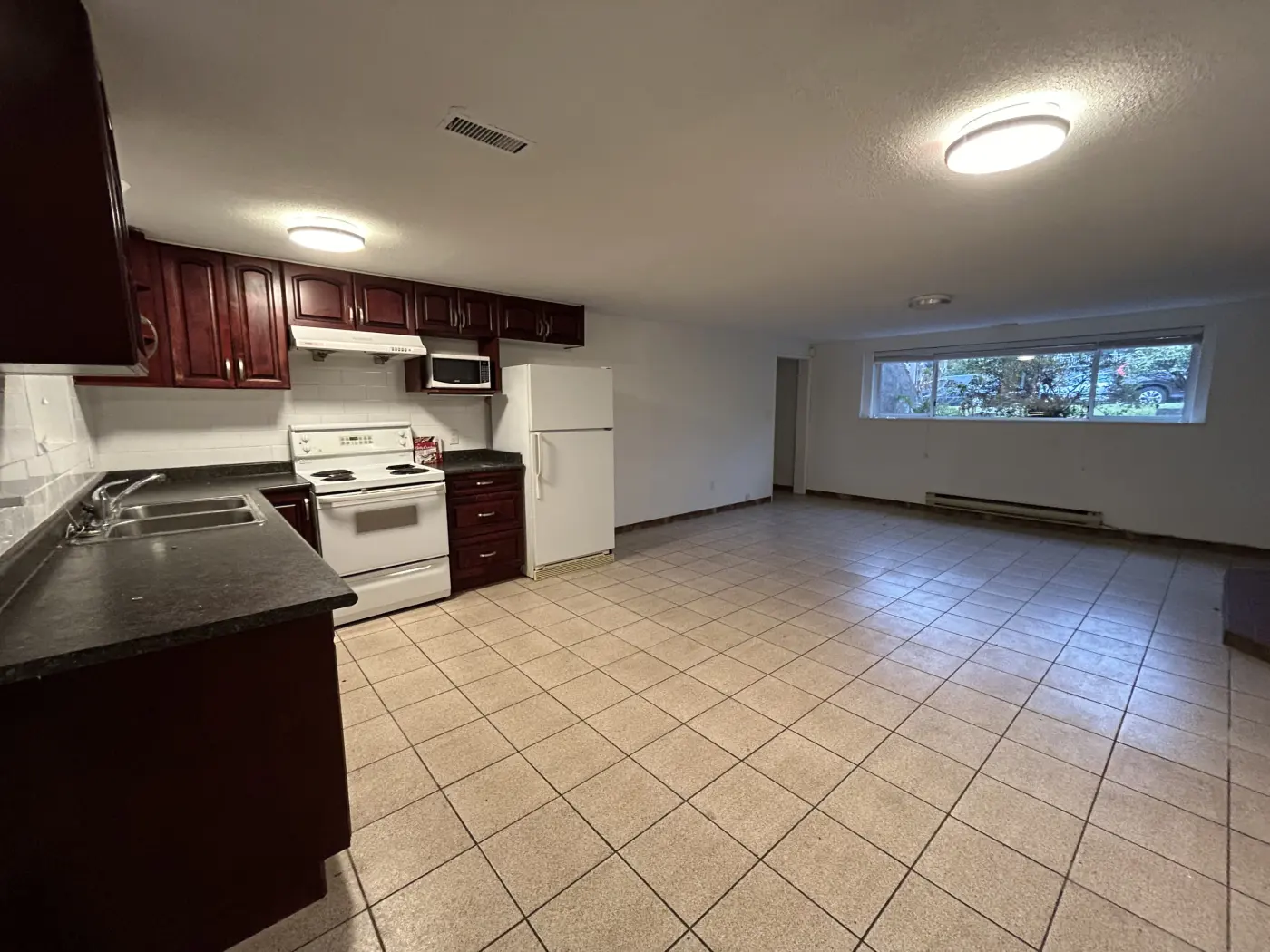 Downstair 429 E 11 Street, North Vancouver BC V5T 4K8