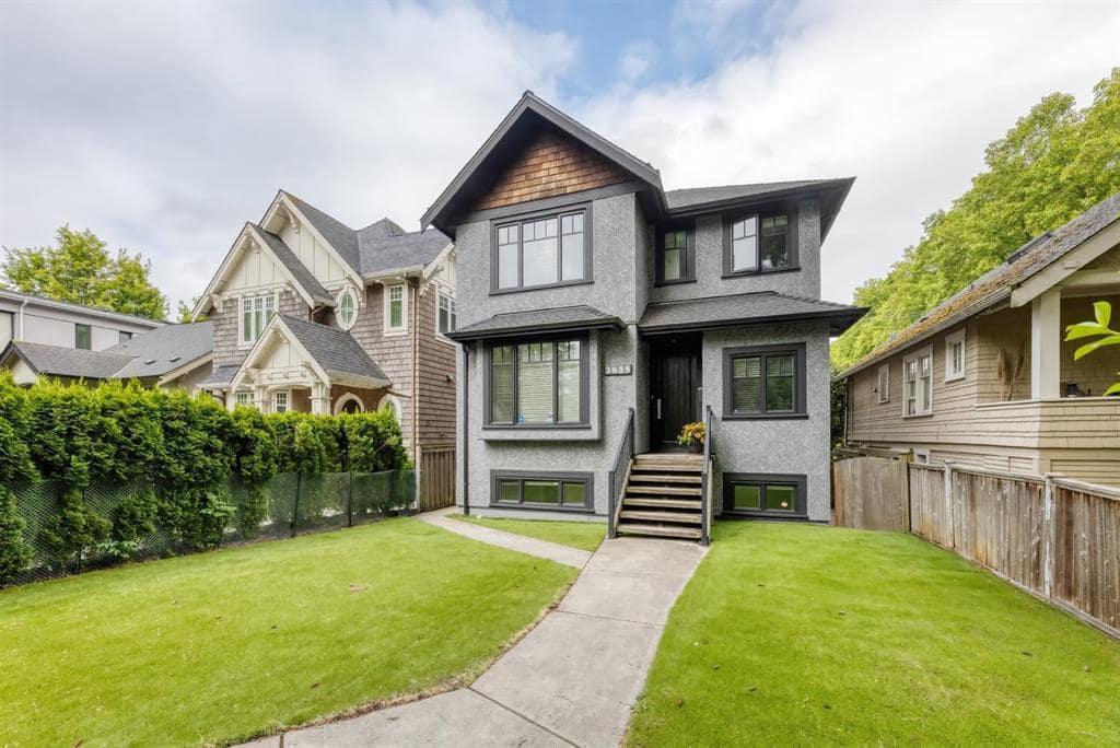 2635 Waterloo Street, Vancouver BC V6R 3H8(Upstairs)