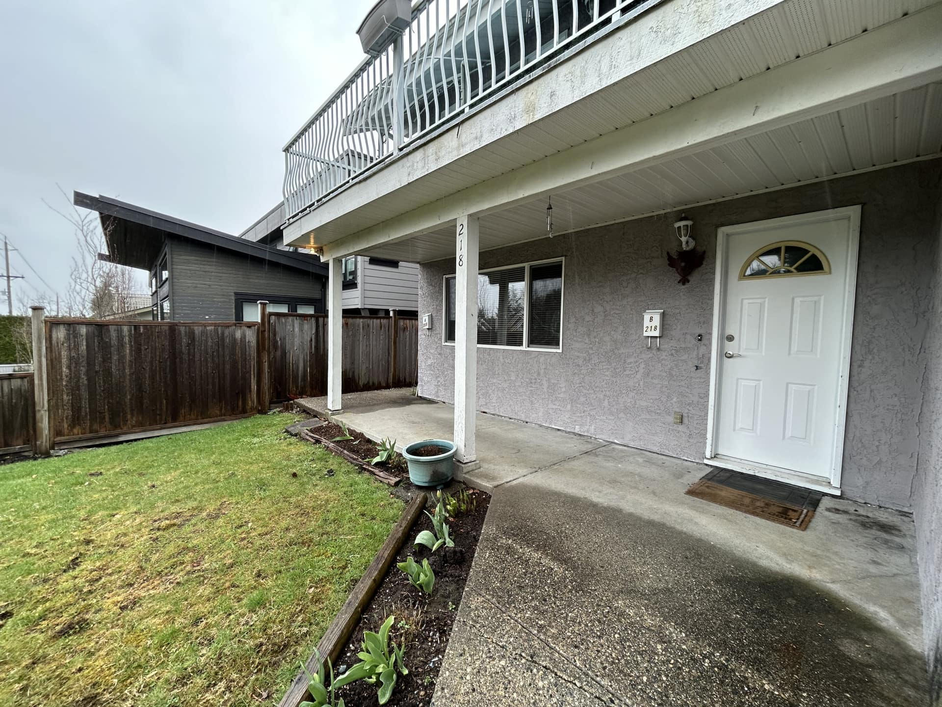 B – 218 21st E Street, North Vancouver BC V7L 3B6