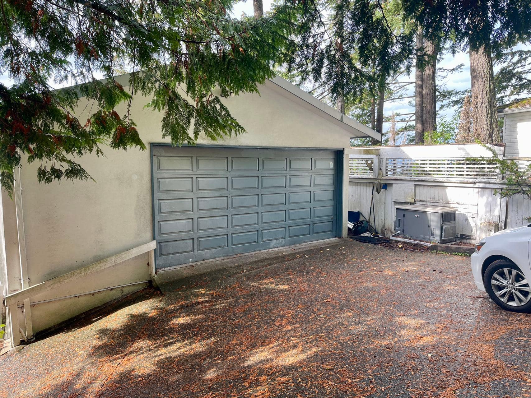 6 Montizambert Wynd, West Vancouver BC V7W 1C1(Coach House)