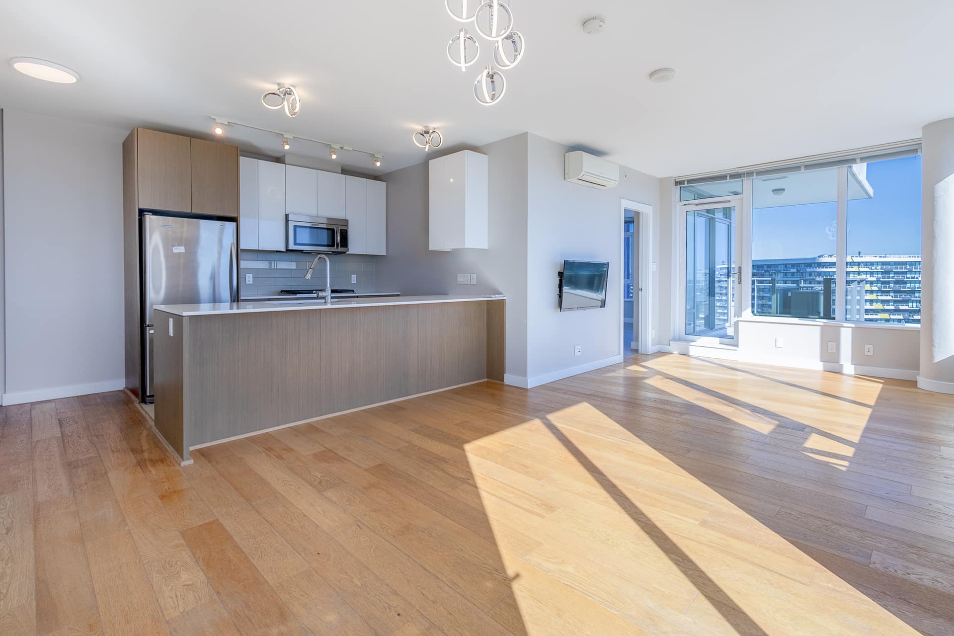 1608-6971 Elmbridge Way, Richmond BC V7C 0A5