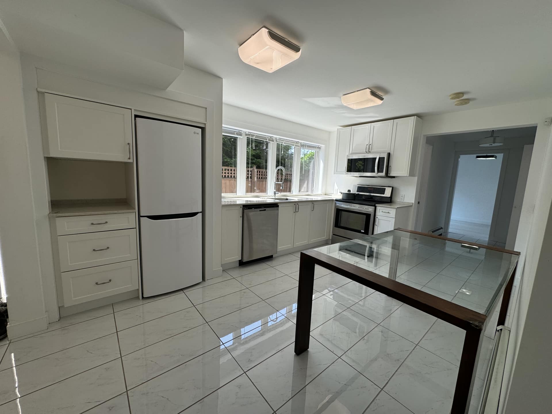 1st Floor Suite-2410 Ottawa Avenue, West Vancouver BC V7V 2T1
