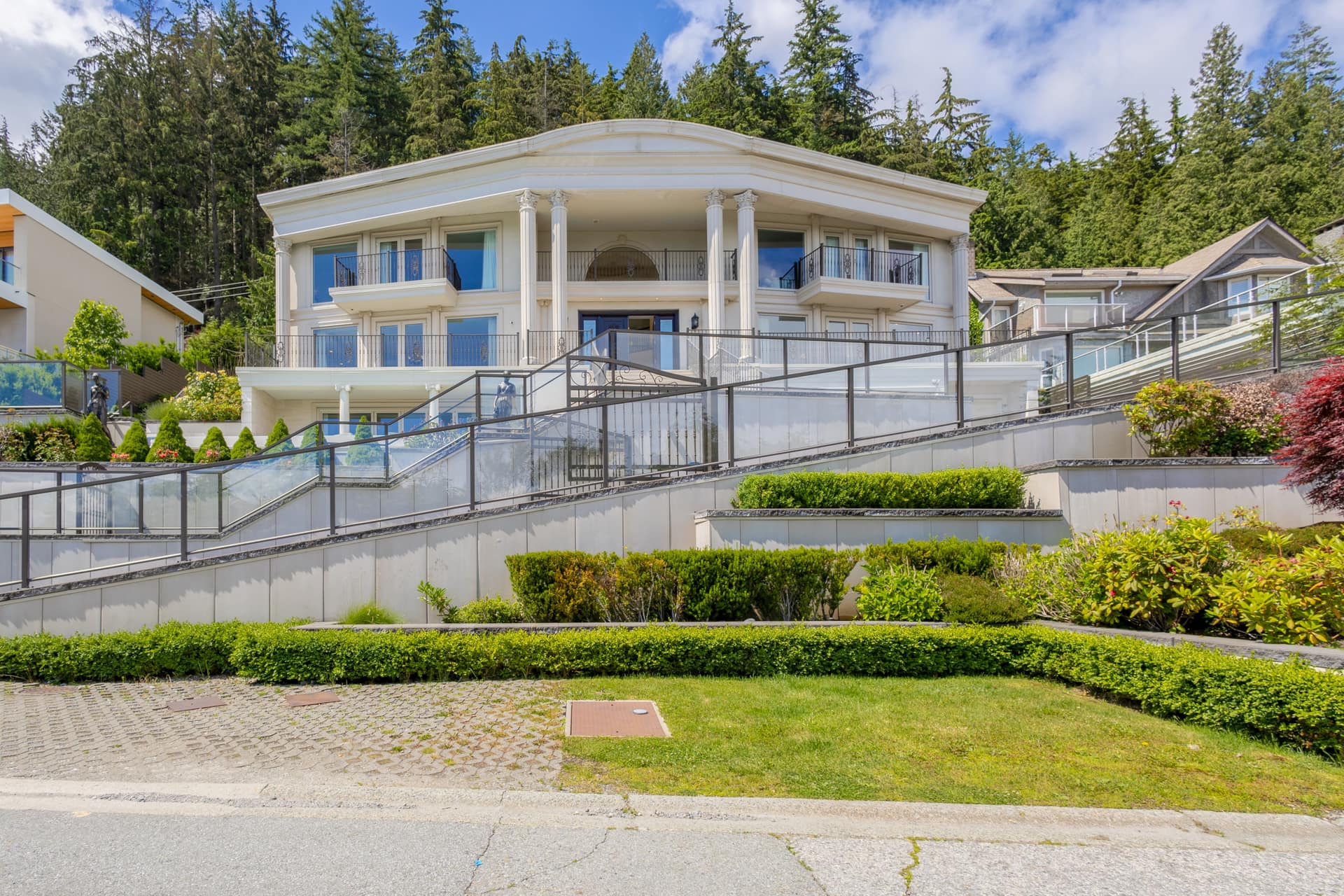 1095 Millstream Road, West Vancouver V7S 2C8