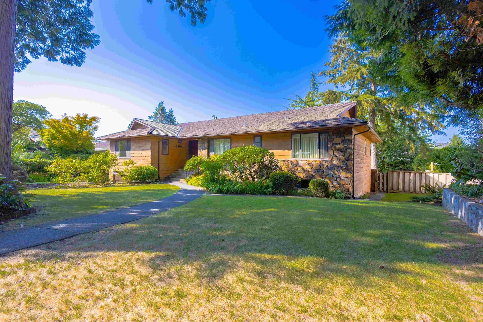 6404 Buckingham Drive, Burnaby BC V5E 3Y6