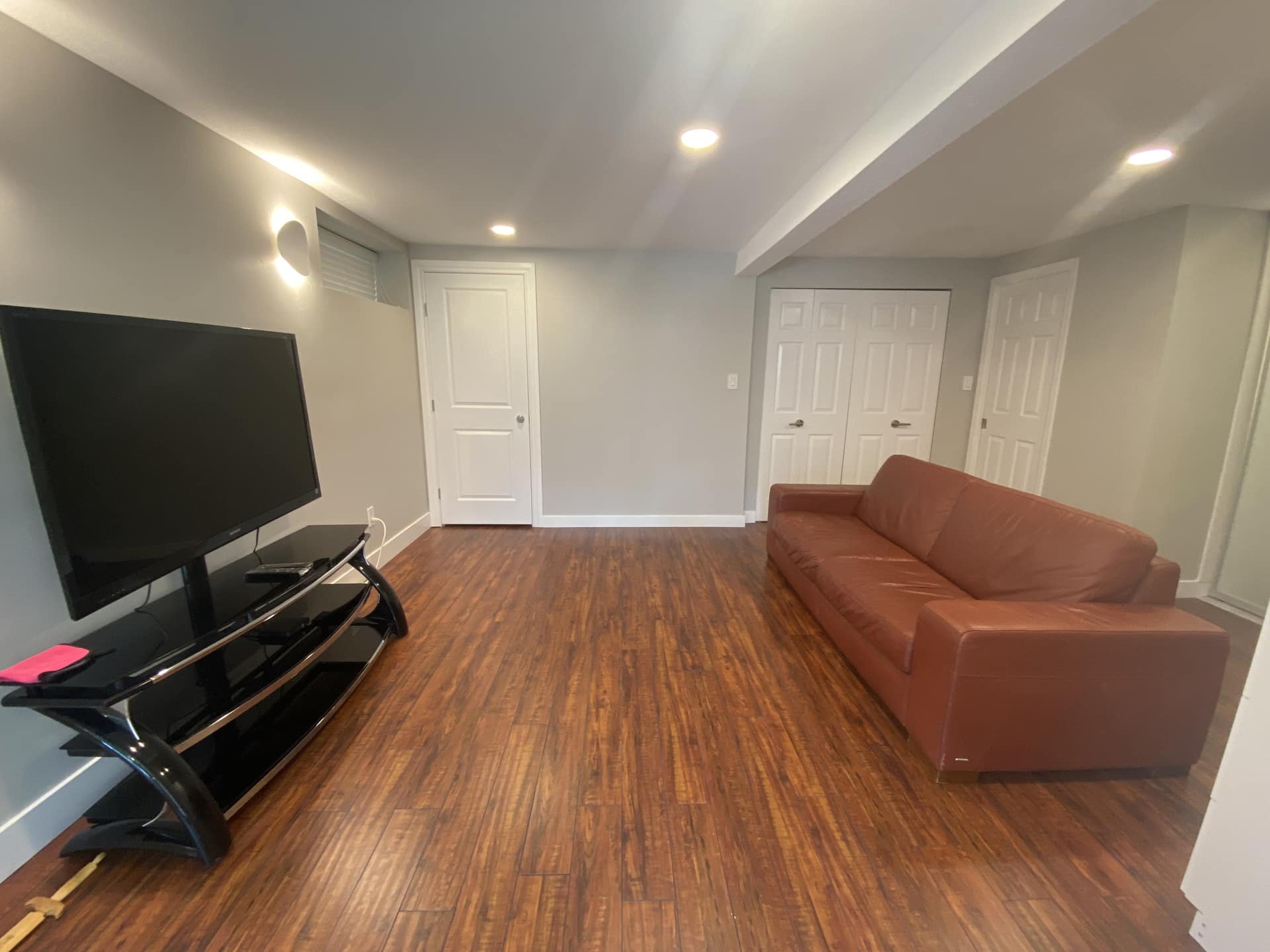 20x8 W 44th Avenue, Vancouver, BC V6M 2E9- Semi-Basement