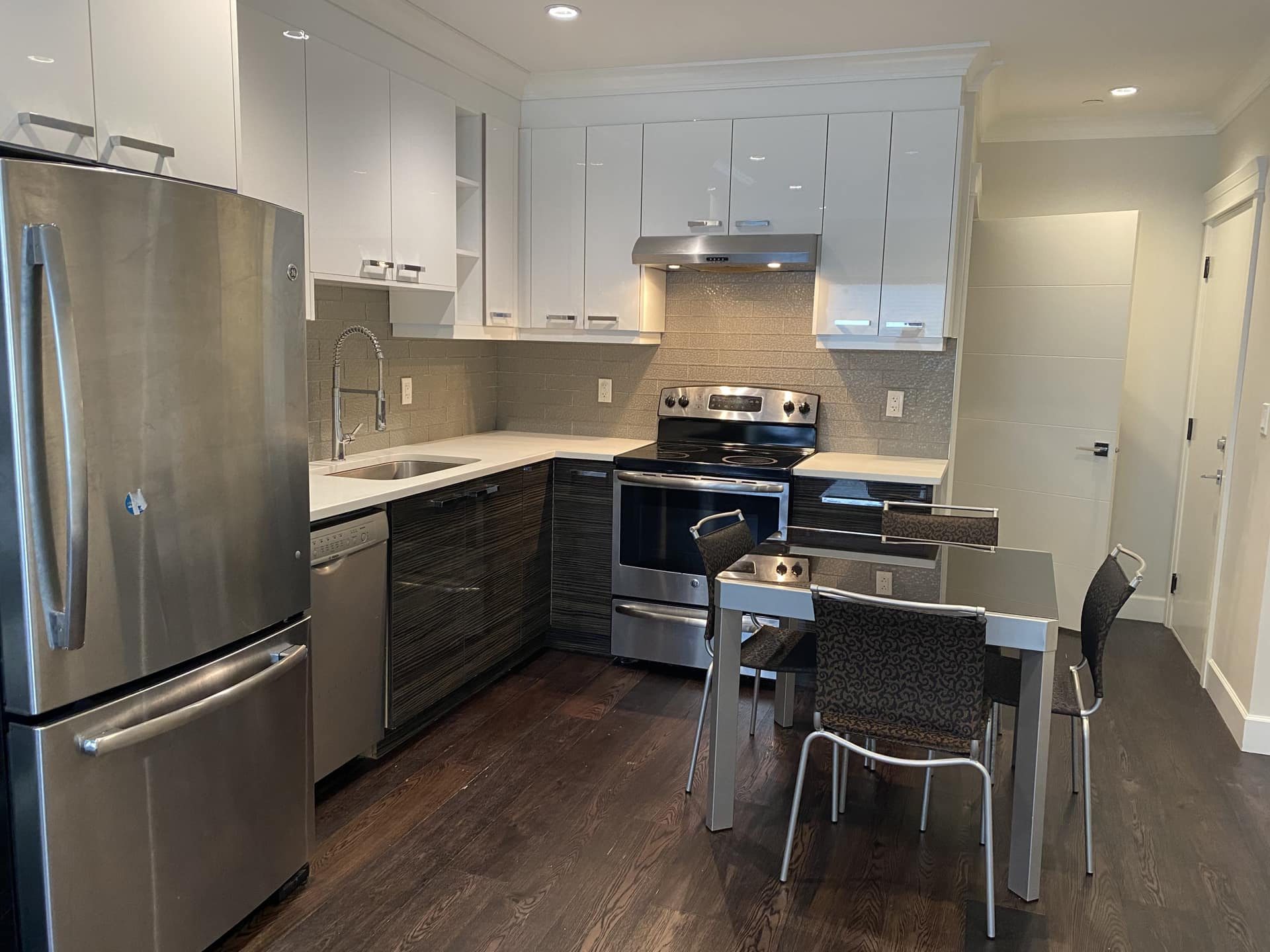 3215 W 15th Avenue, Vancouver BC V6K 3A8