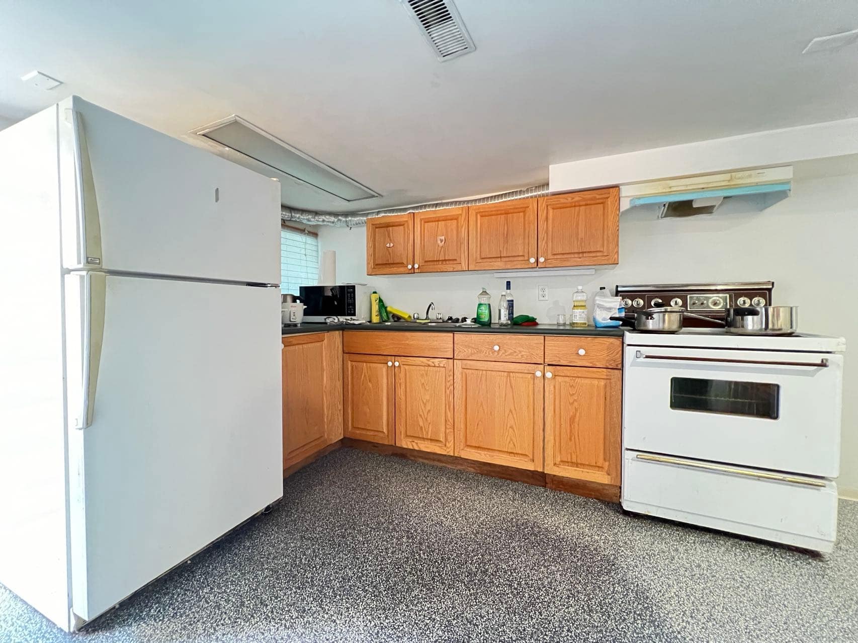 3012 W 14th Avenue, Vancouver BC V6K 2X8 (basement)