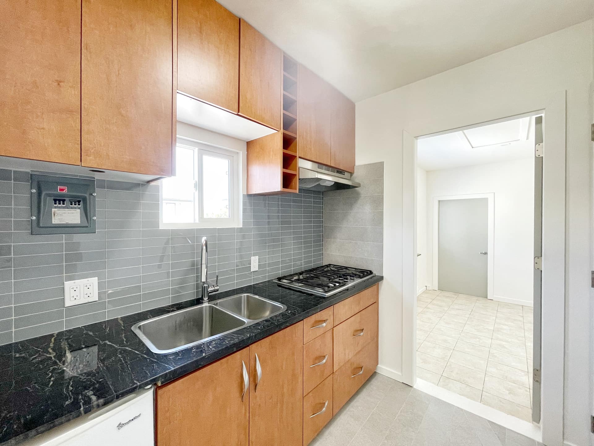 6038 Pearl Avenue, Burnaby BC V5H 3P9