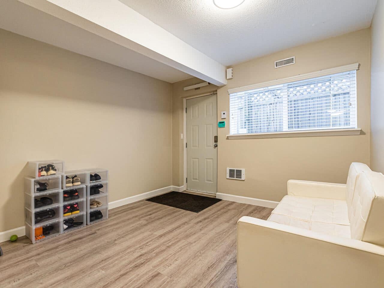 4891 Inman Avenue, Burnaby,BC V5G 2Y5(basement suite)