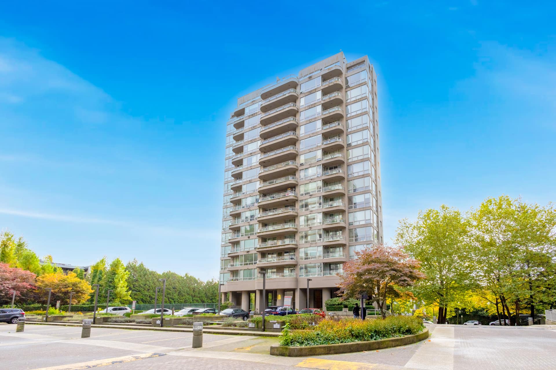 905-9623 Manchester Drive, Burnaby,BC V3N 4Y8