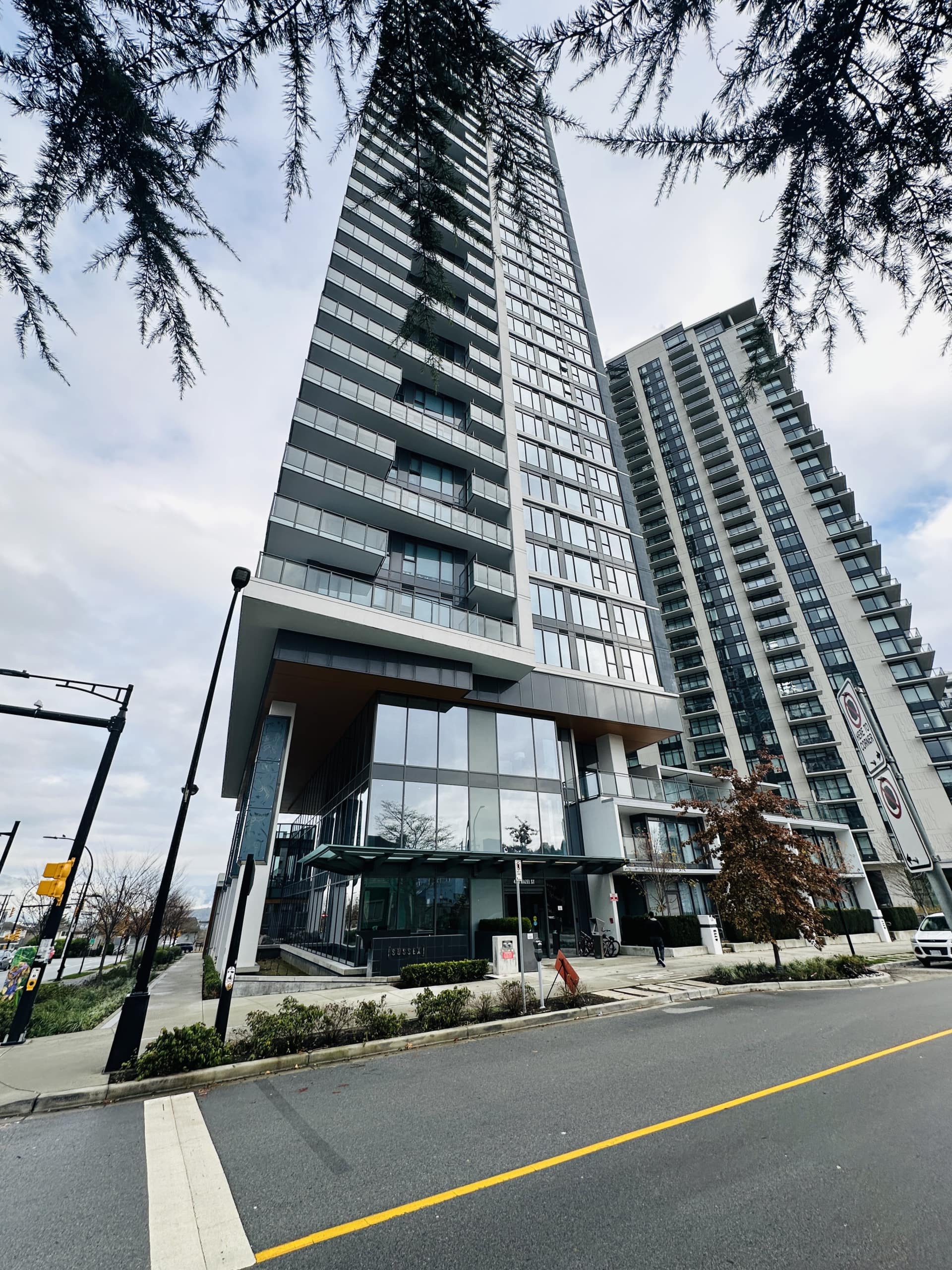 1606-4711 Hazel Street, Burnaby, BC V5H 0J9