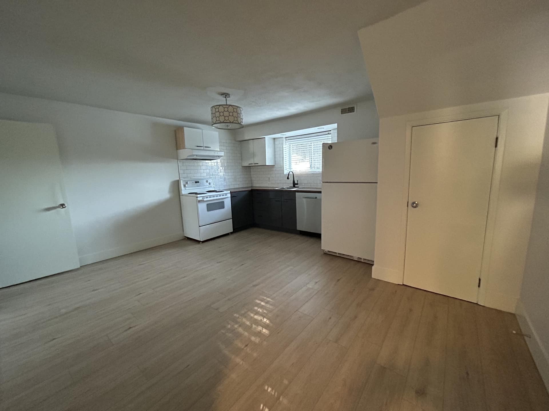 328 E 23rd Street, North Vancouver BC V7L3E5