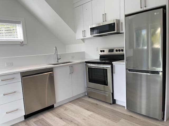 4090 W 11th Avenue, Vancouver BC V6R 2L3