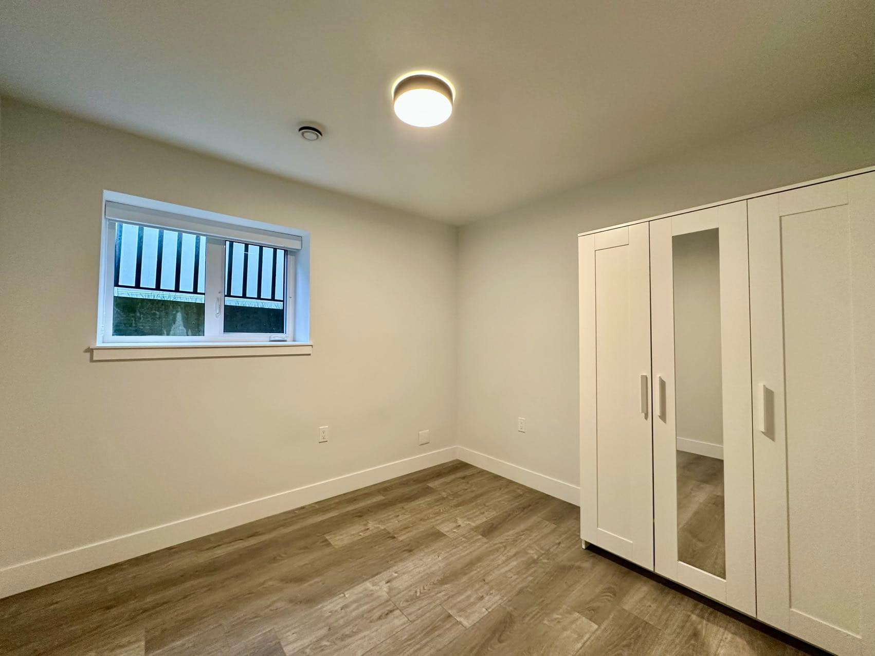 (Basement suite) 6211 Sumas Street, Burnaby,BC V5B 2T7