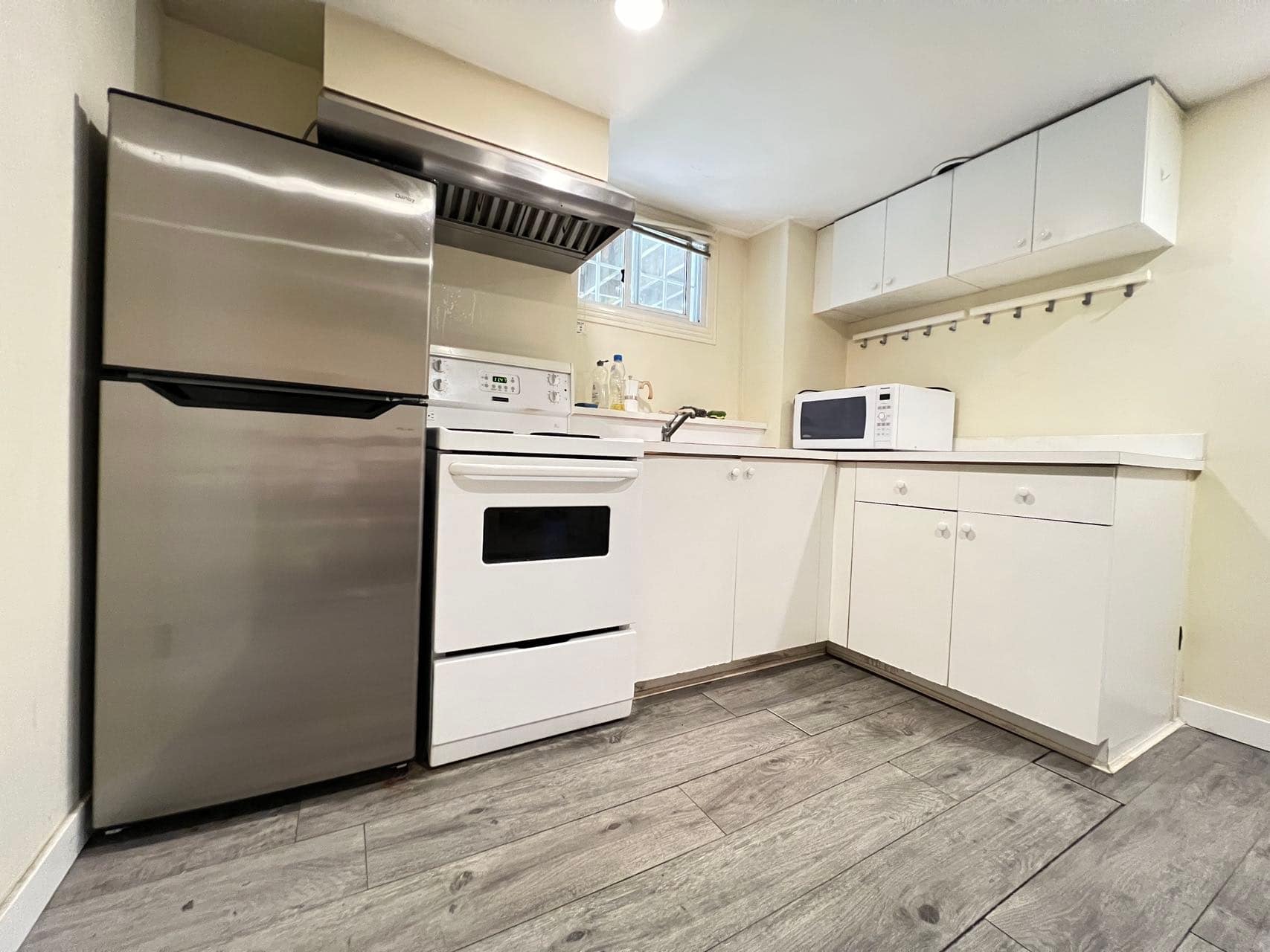 2456 W 14th Avenue, Vancouver BC V6K 2W5