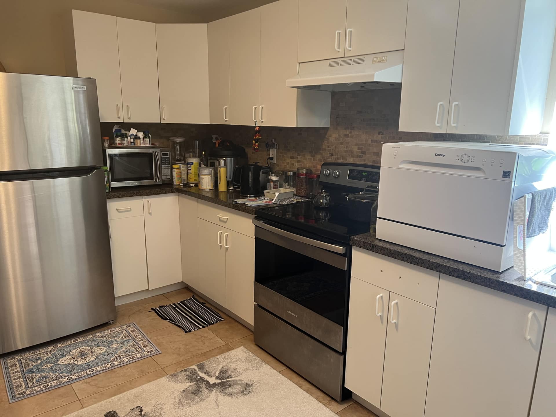 2915 Cliffrose Crescent, Coquitlam BC V3E 2S9(Basement)