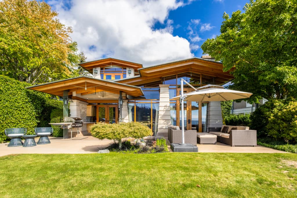 Why Vancouver Luxury Homes Need Full-Service Management