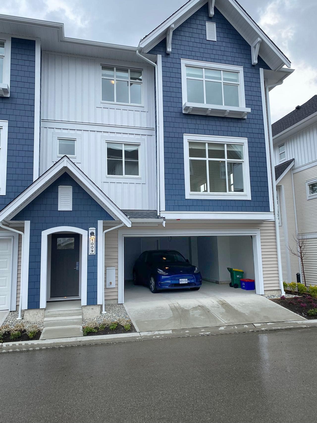 1009-11280 Pazarena Place, Maple Ridge, BC. V2X9H8