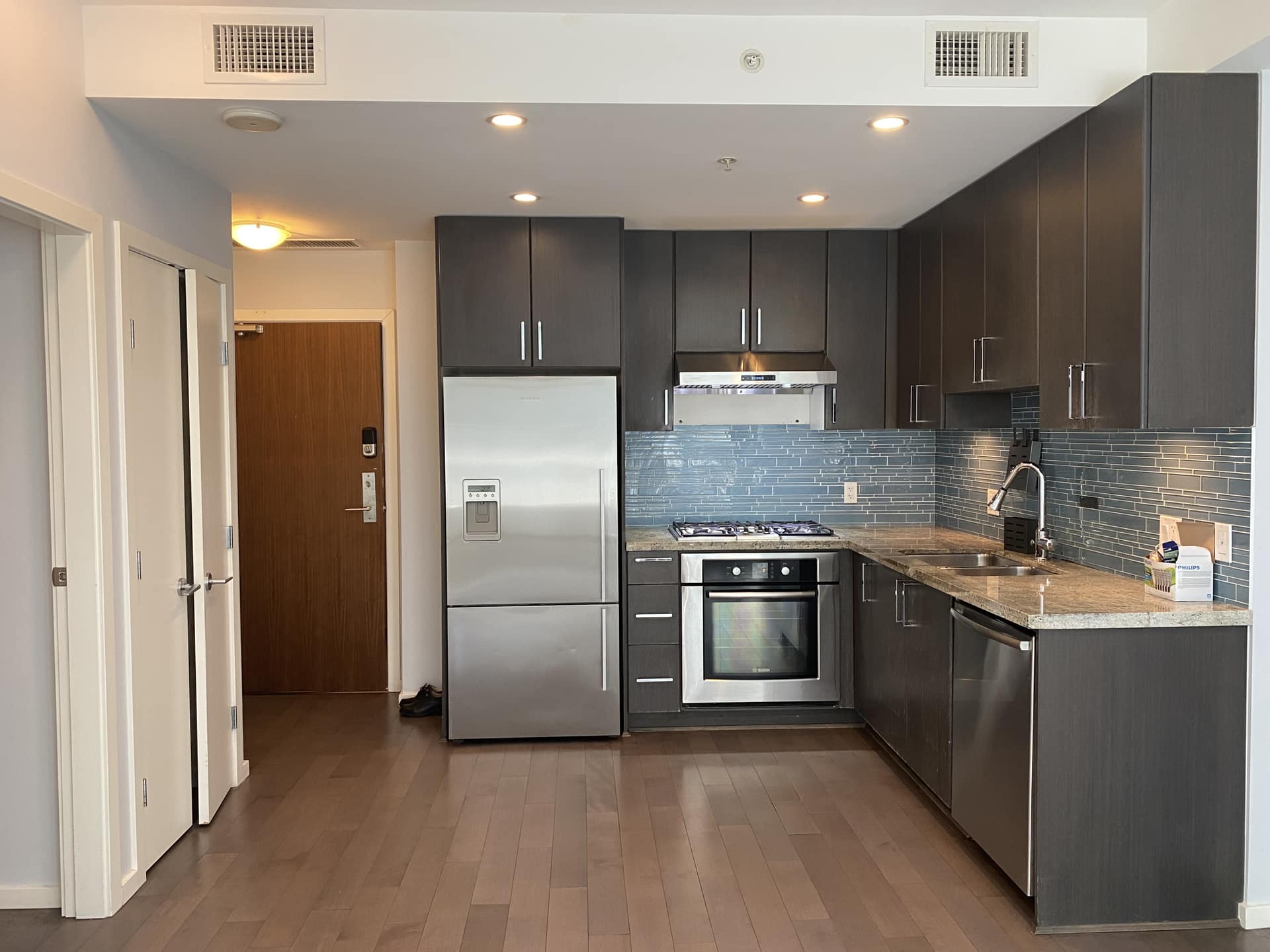 212 -63 W 2nd Avenue, Vancouver BC V5Y 0G8
