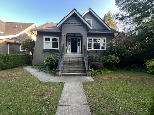 2456 W 14th Avenue, Vancouver BC V6K 2W5