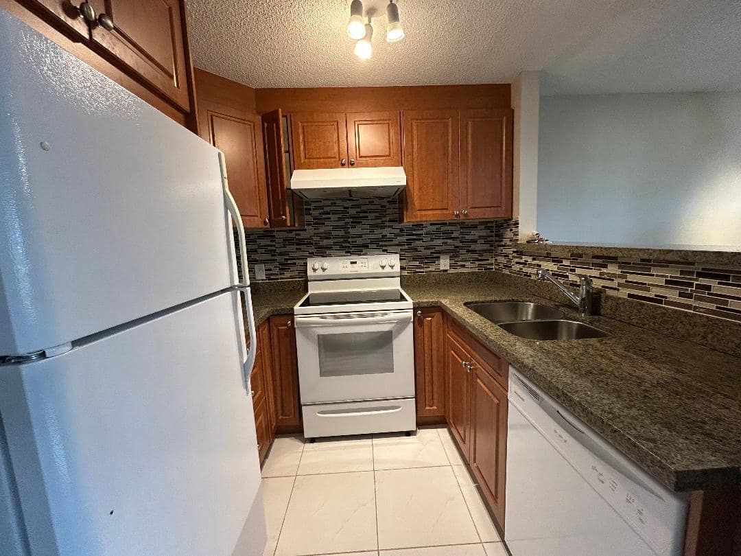 218 21st Street East, North Vancouver BC V7L 3B6