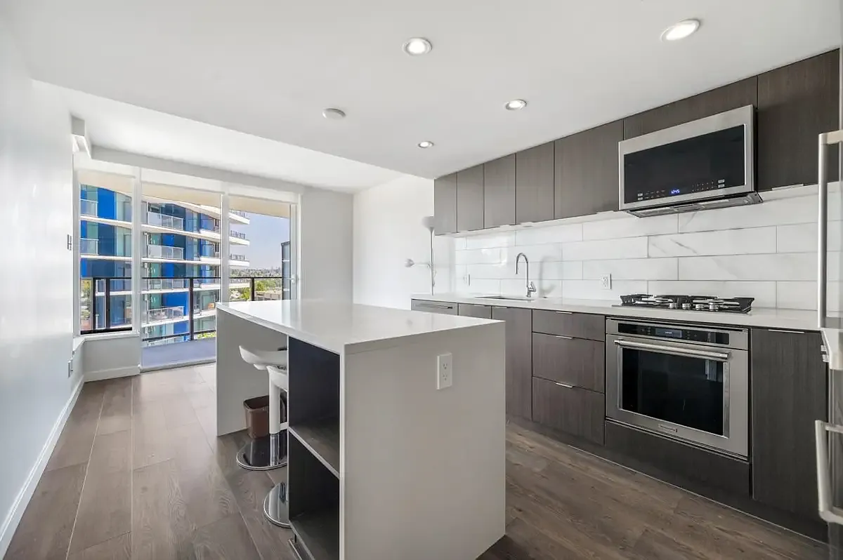 8238 Lord St #706, Vancouver, BC V6P 3K2