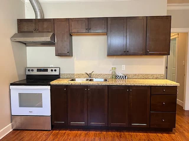 875 W 60th Ave, Vancouver, BC V6P 2A2