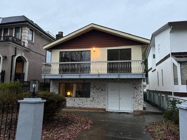 4565 W 9th Avenue, Vancouver BC V6R 2E2