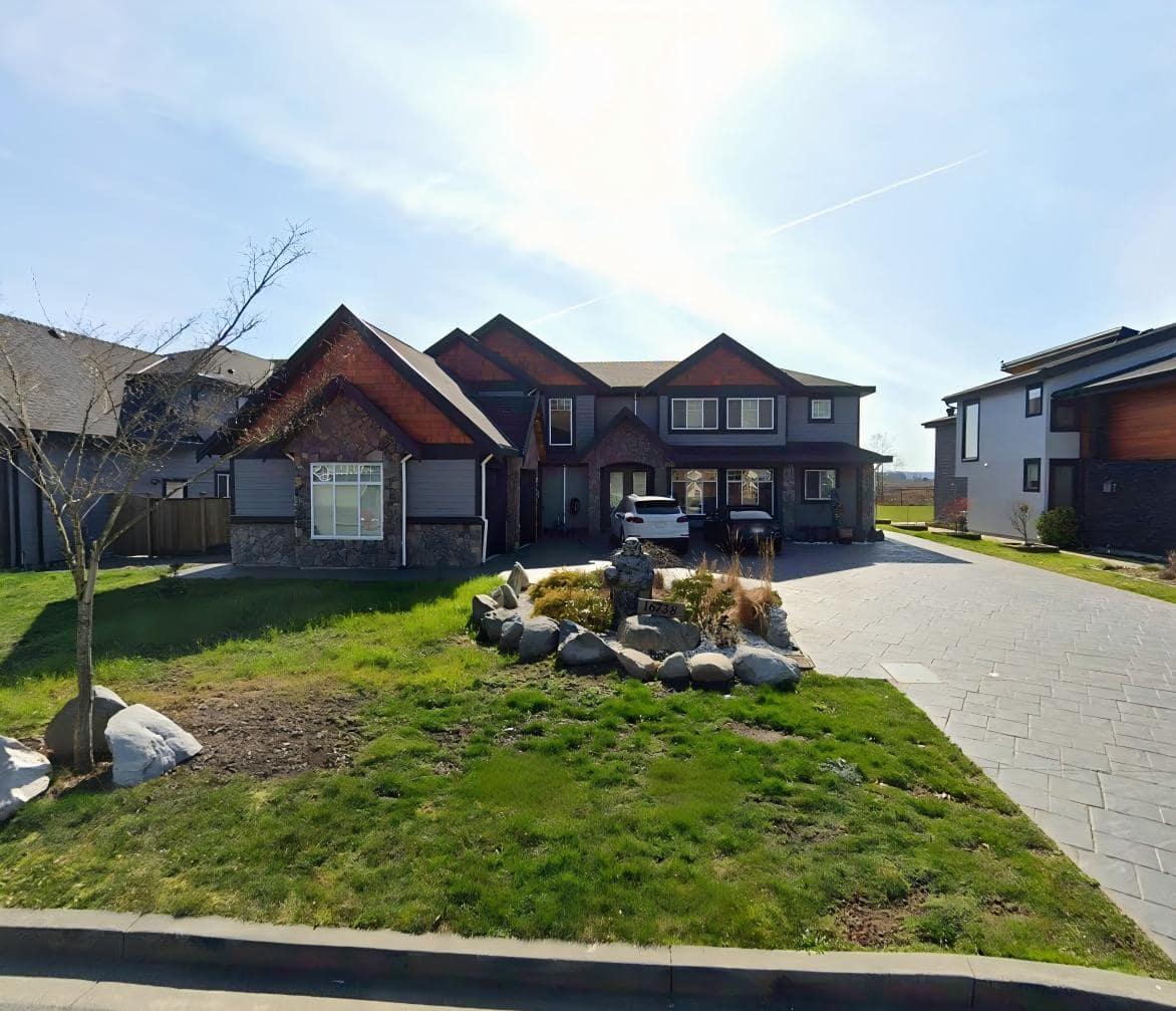 16738 76th Ave, Surrey, BC V4N 6N2
