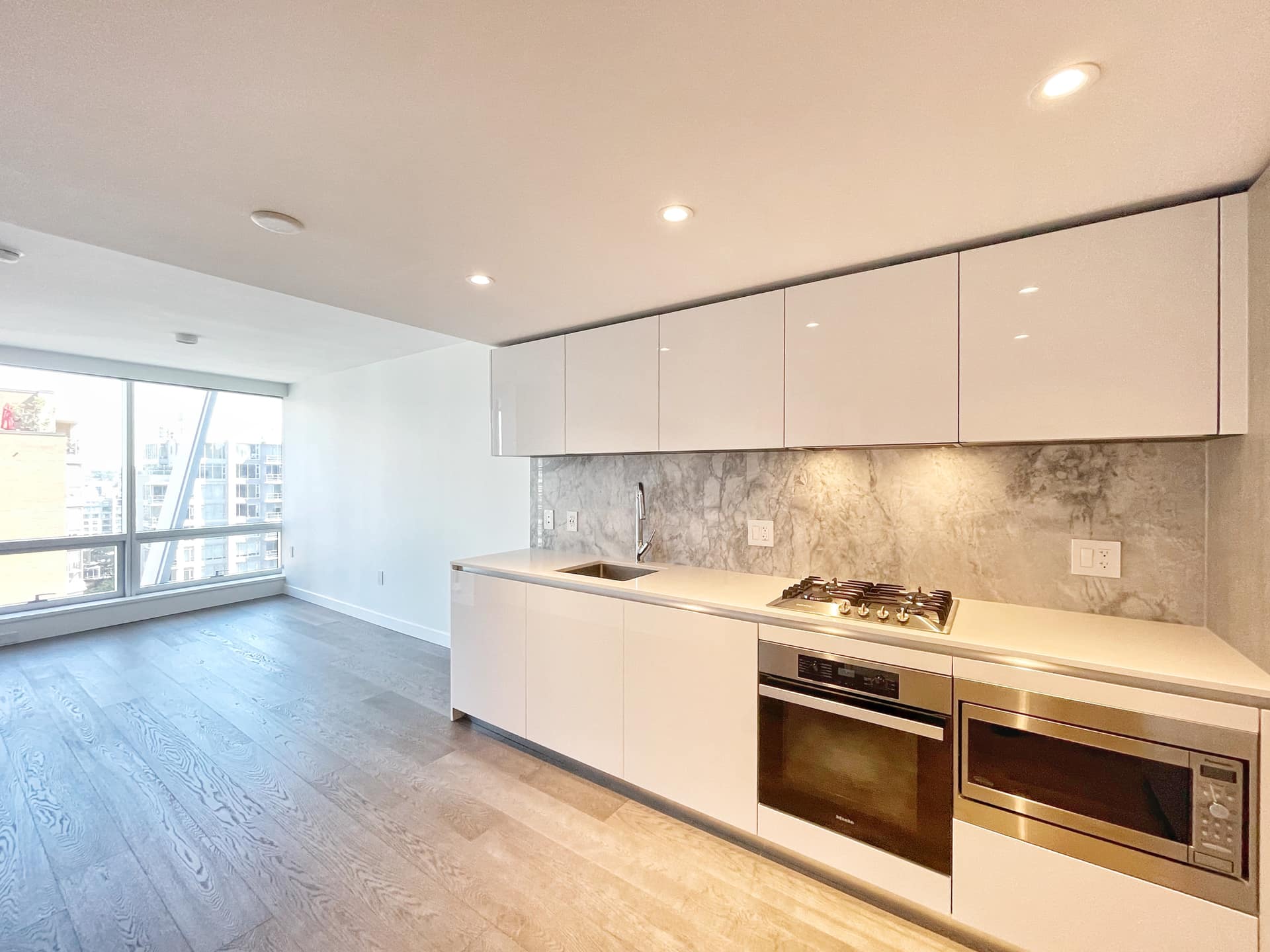 1306 – 1111 Richards Street, Vancouver, BC V6B 0S3