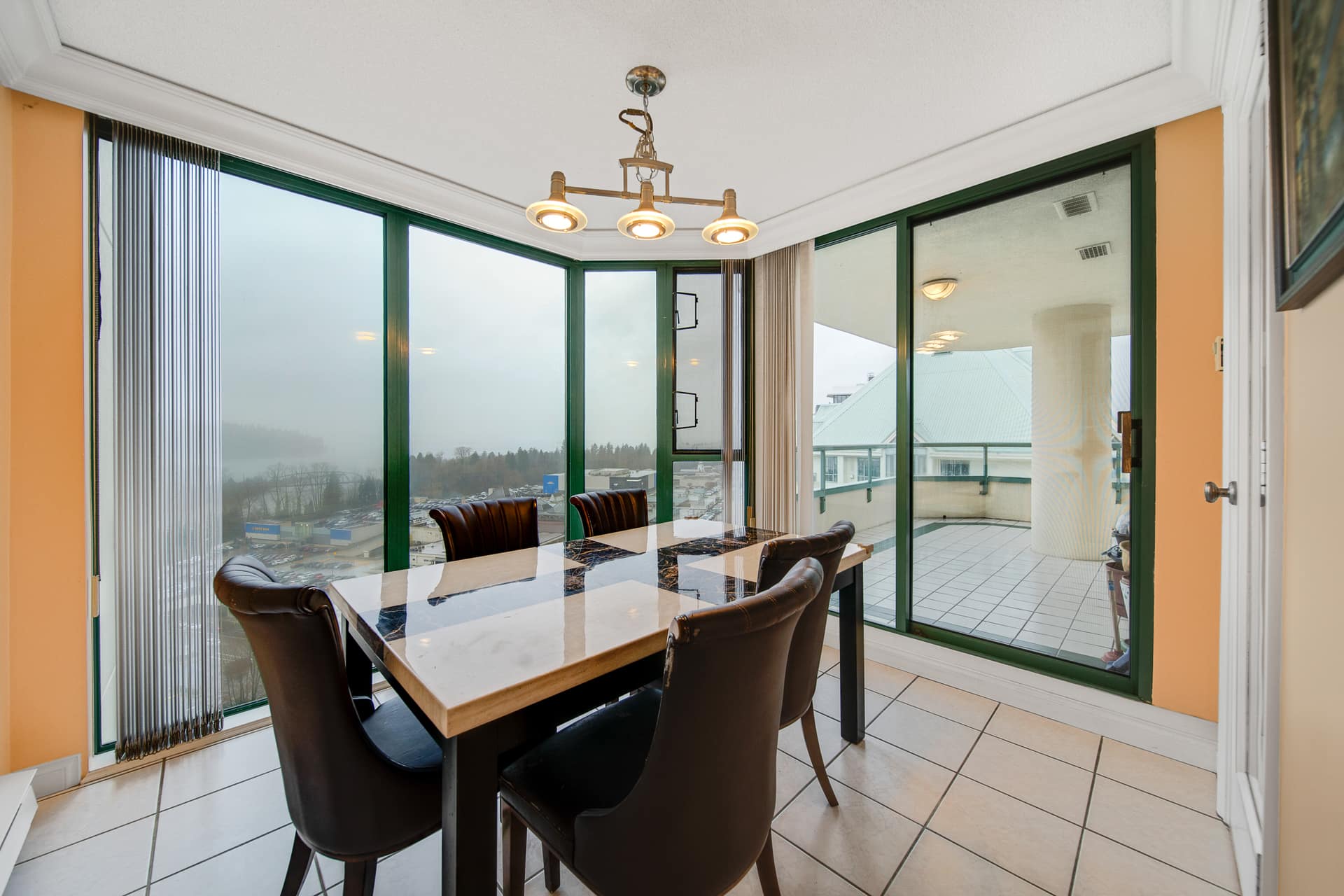 20D-338 Taylor Way, West Vancouver, BC