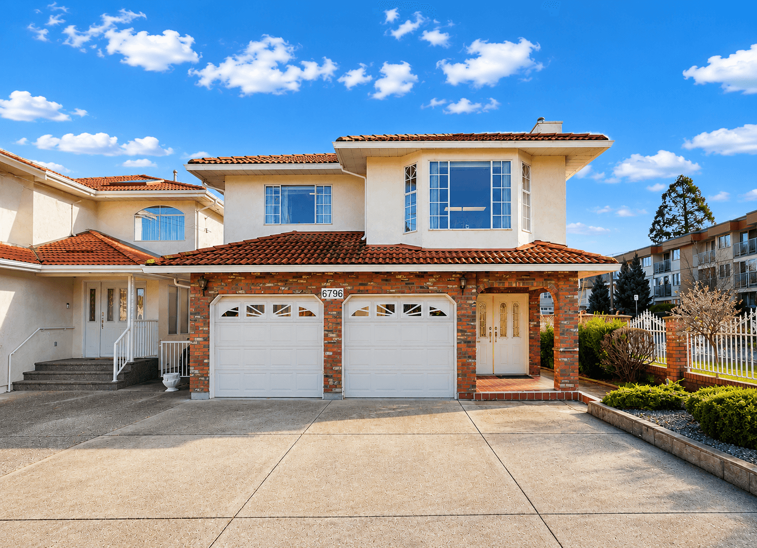 6796 Waltham Ave, Burnaby, BC V5H 3V8