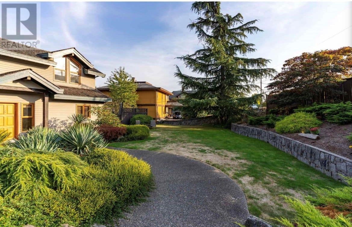 552 Beachview Drive, North Vancouver, BC