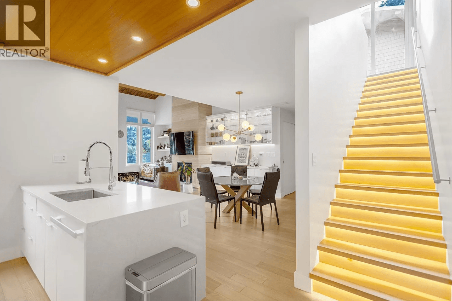 6691 Nelson Avenue #301, West Vancouver, BC V7W 2B2
