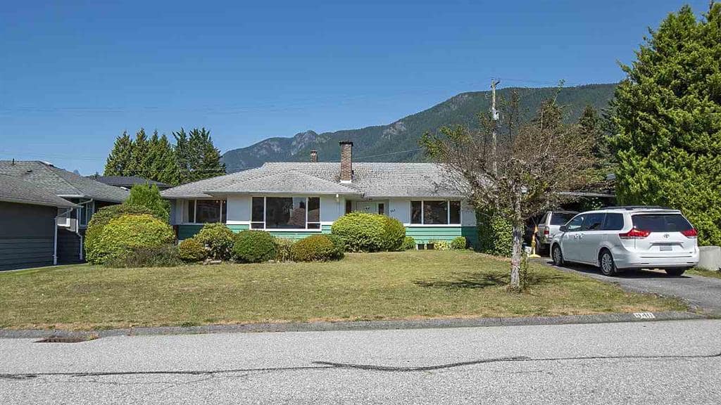 9xx Wavertree Road, North Vancouver, BC V7R 1S3